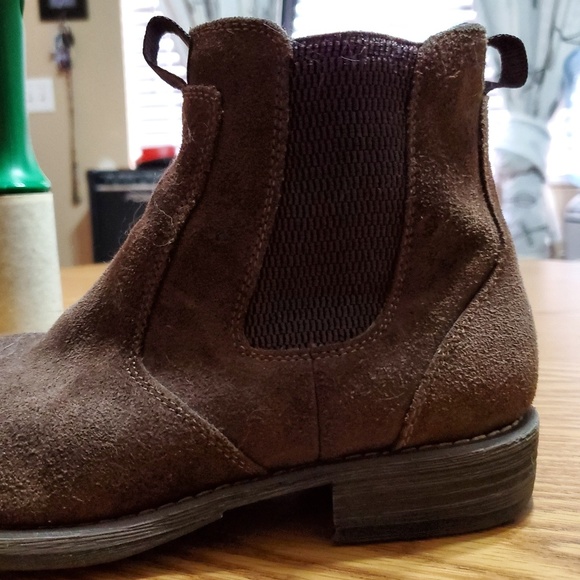 eastland's chocolate chelsea boots